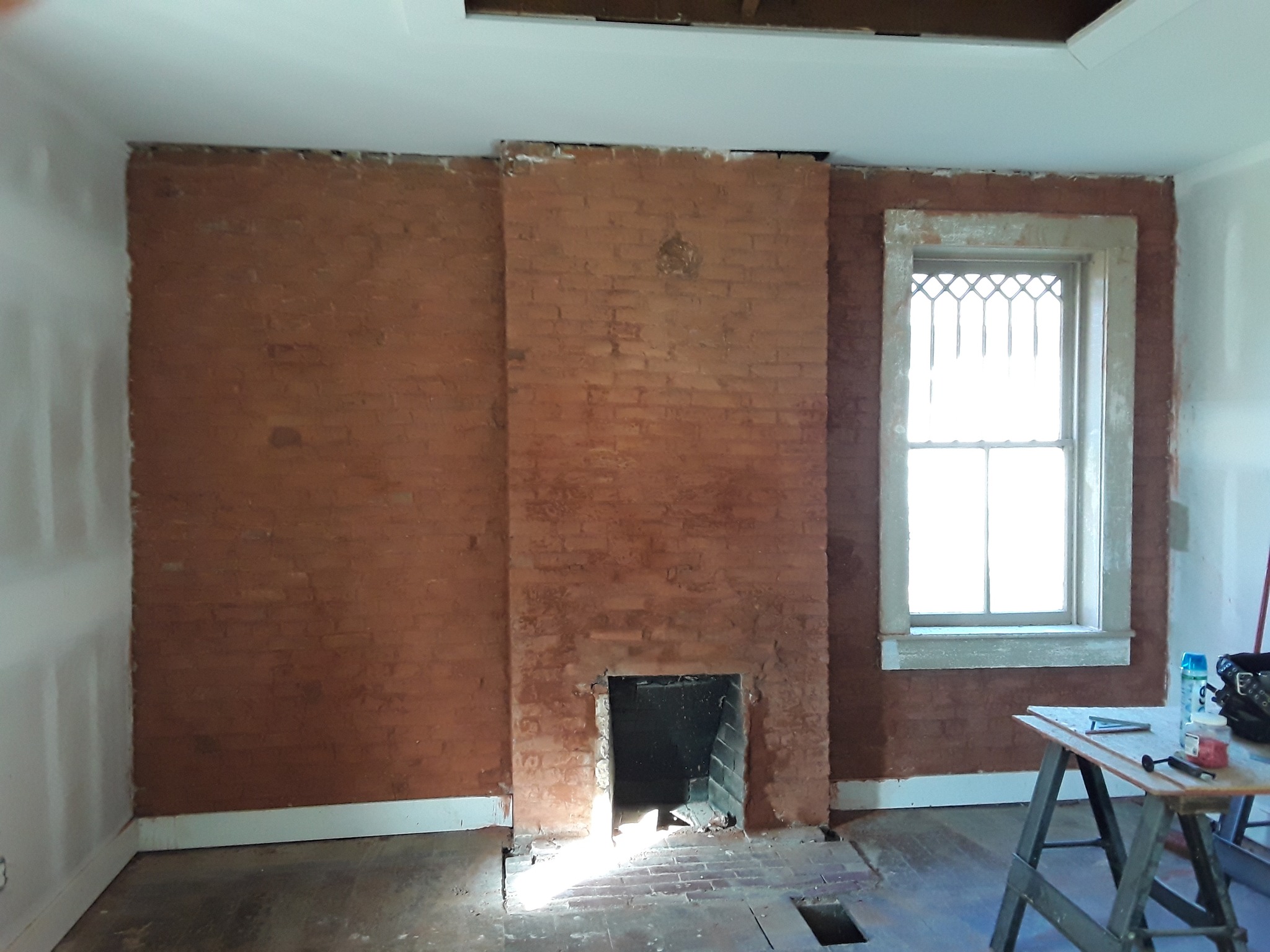 Expert tuckpointing to restore and protect your brickwork